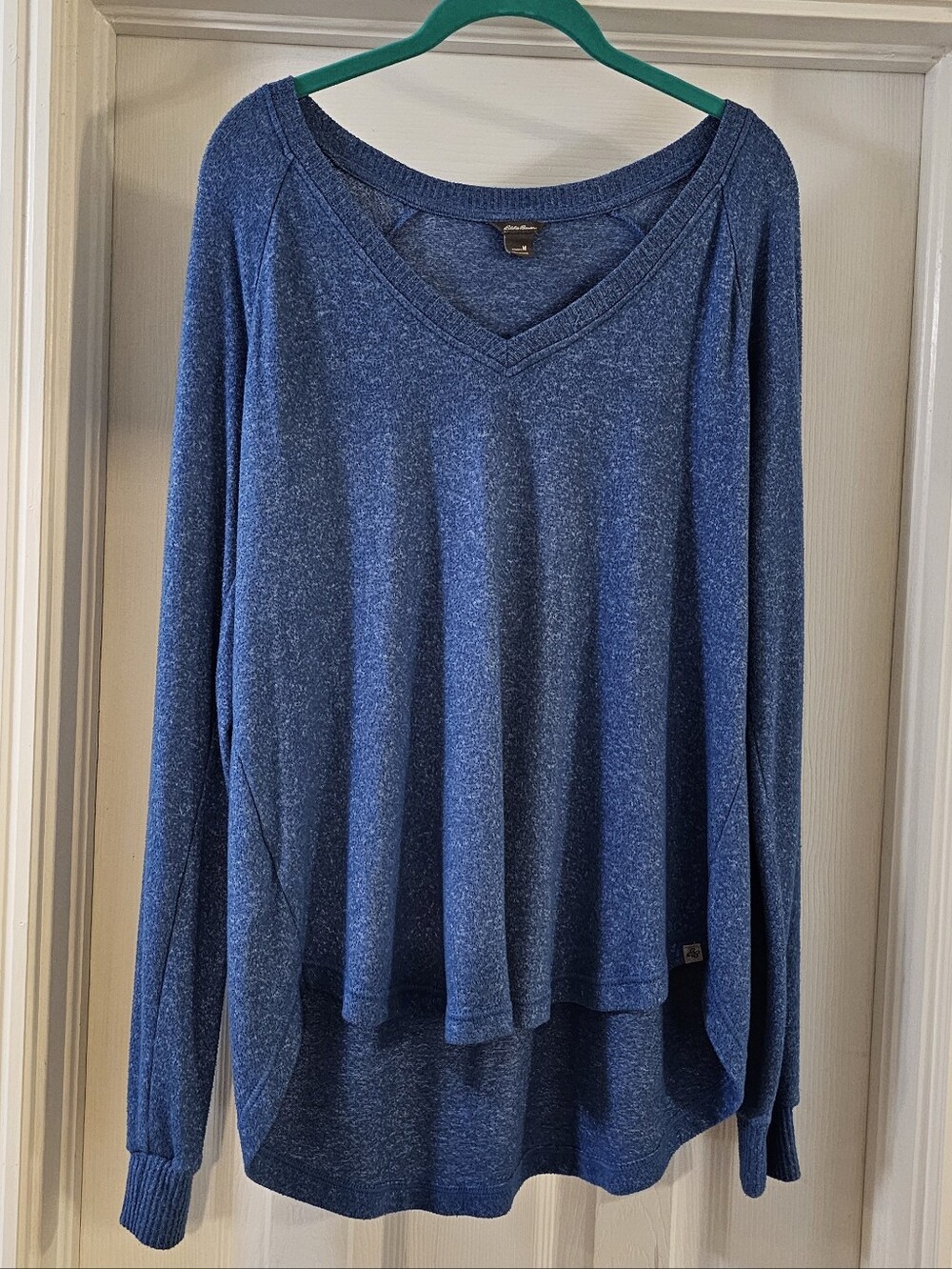 Cozy Eddie Bauer V-Neck Lightweight Sweater in Blue (M)